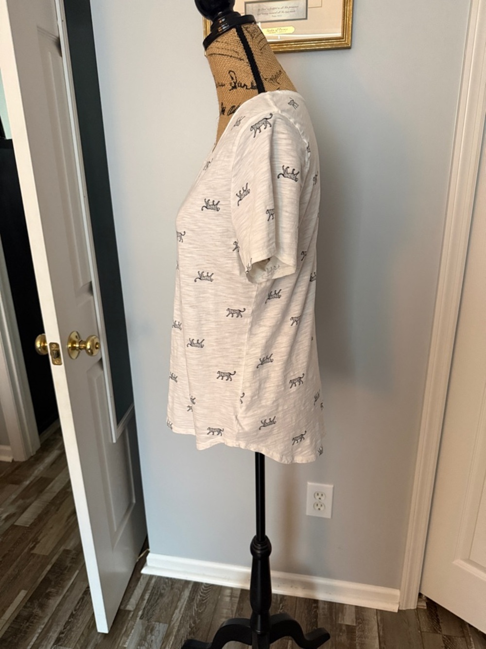 Old Navy White Short Sleeve Scoop Neck Tee with Tiny Black Cat Print - Picture 3 of 4